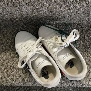 Off white shoes Size:35/5